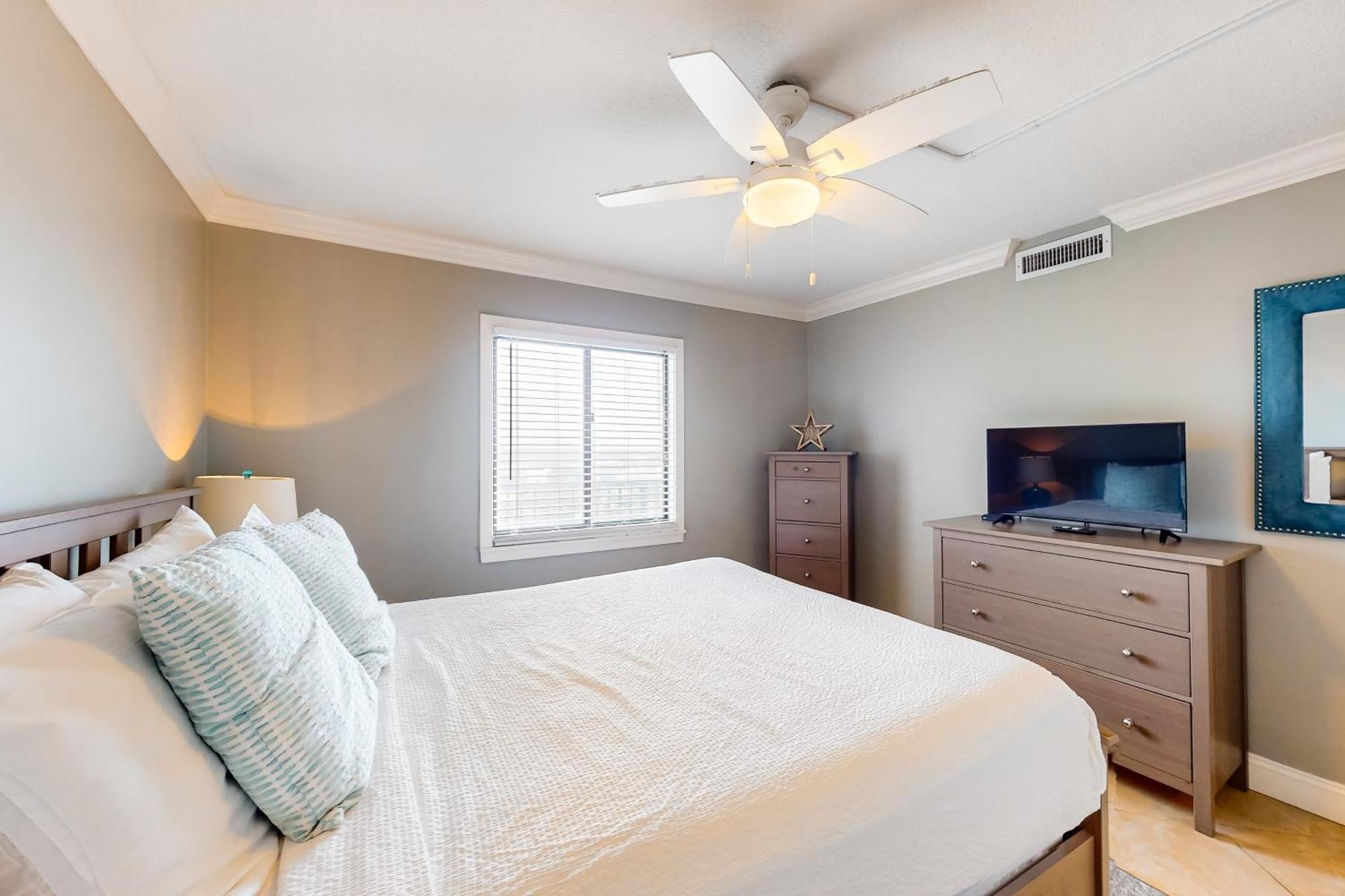 Emerald Towers II Destin Room photo