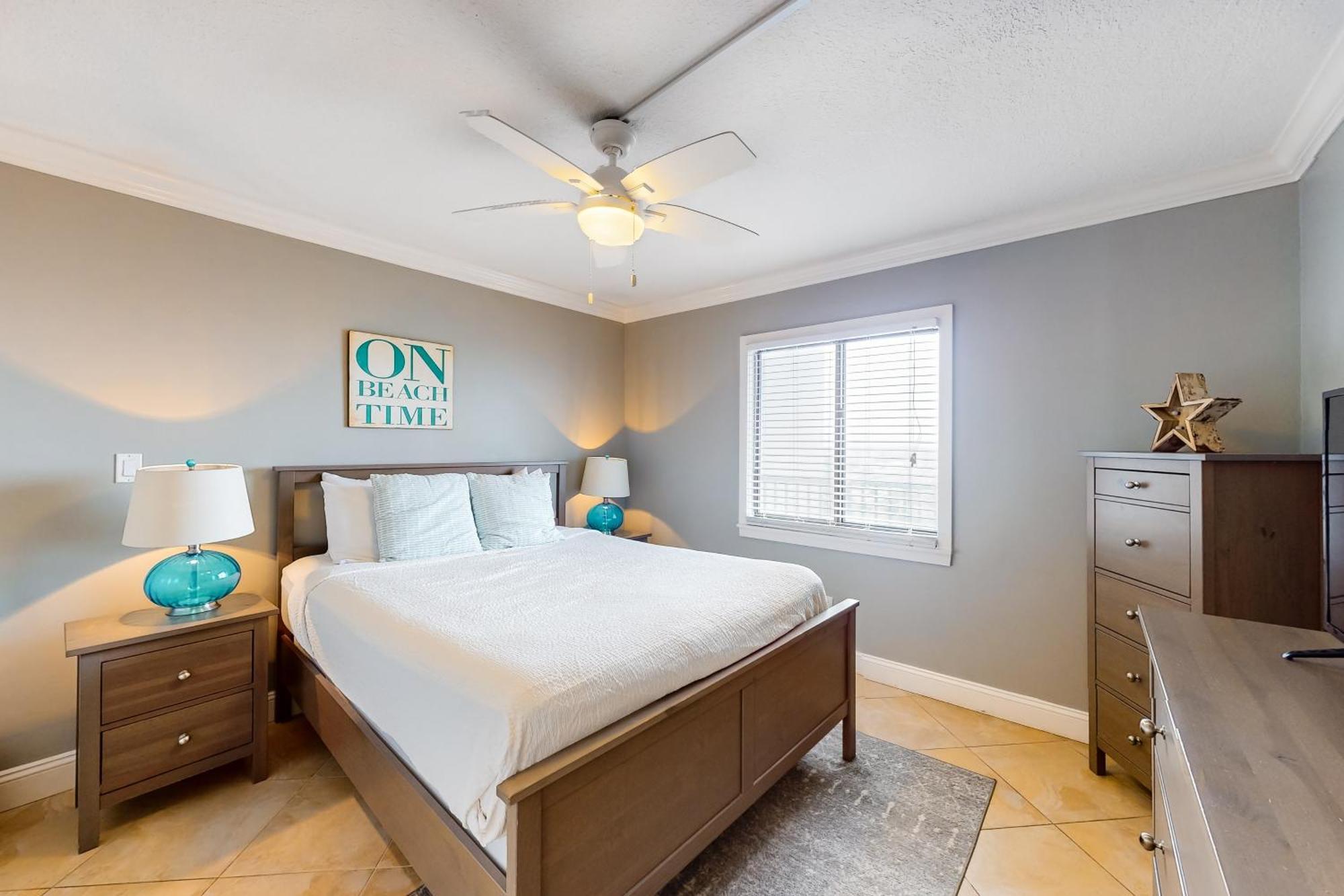 Emerald Towers II Destin Room photo